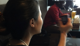 Má mì có bằng cử nhân Luật: Kí ức đau đớn lần đầu bán dâm